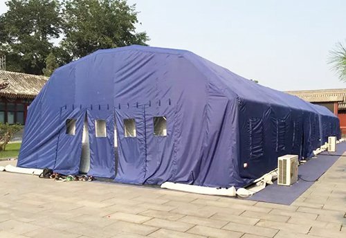 大型藍色充氣帳篷